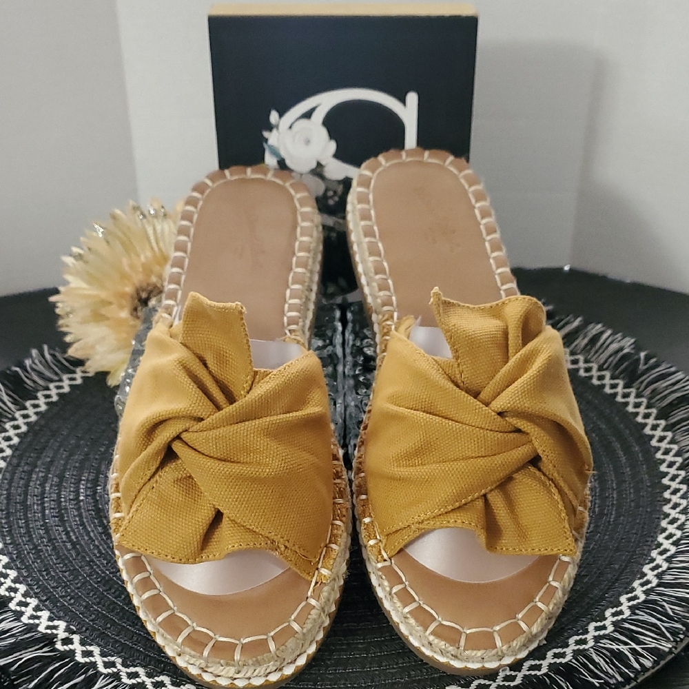 Universal Thread Mustard Espadrille Slides ✨️